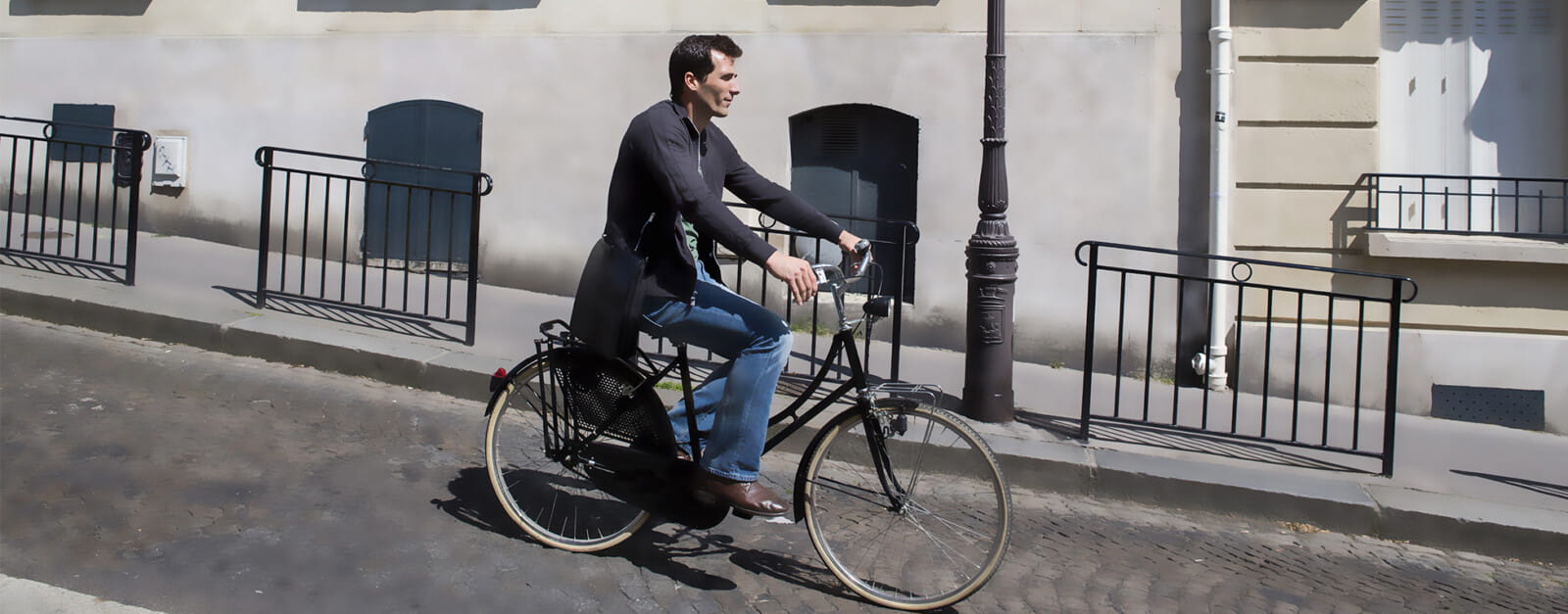découvrez les avantages et inconvénients du vélo face à la marche. analysez les aspects de la santé, de l'environnement et du plaisir dans ce duel entre deux modes de transport populaires. quel est le meilleur choix pour vous ?