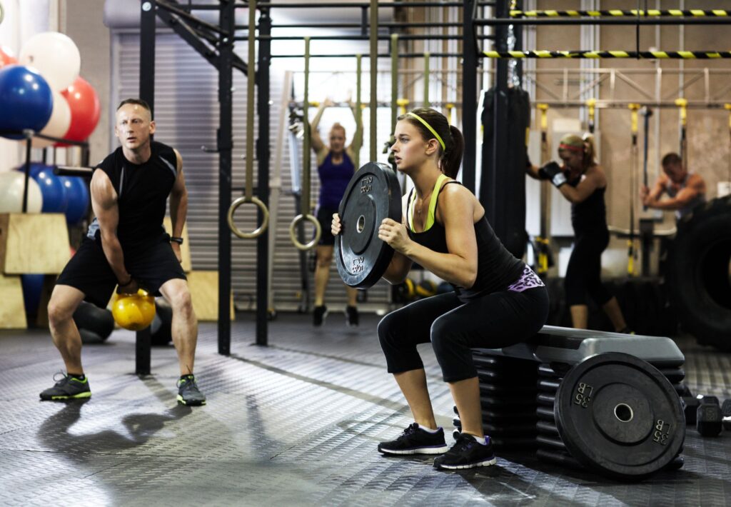 découvrez le duel entre le cardio et la musculation pour perdre du poids. quel entraînement choisir pour brûler des calories efficacement ? suivez nos conseils pour optimiser votre routine sportive et atteindre vos objectifs minceur.