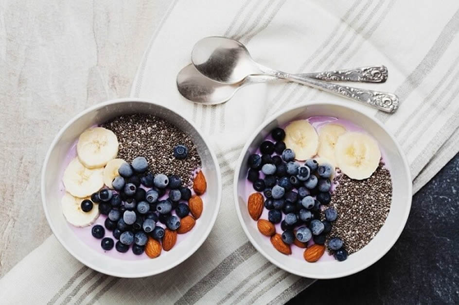 découvrez comment les graines de chia peuvent vous aider dans votre démarche de perte de poids. riches en fibres et en acides gras oméga-3, ces petites graines boostent le métabolisme et favorisent la satiété. intégrez-les dans votre alimentation pour des résultats efficaces et durables.
