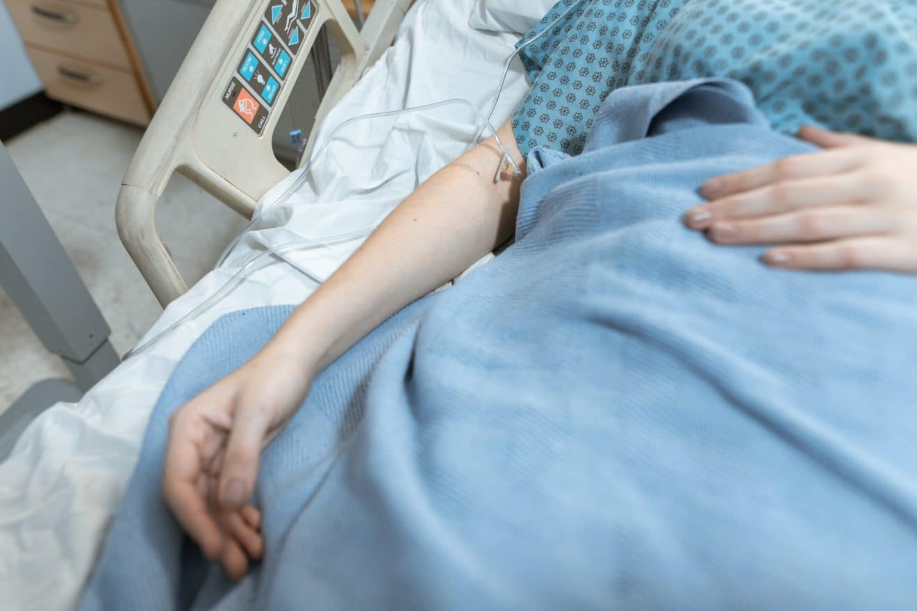 découvrez l'histoire tragique d'une femme de 34 ans décédée après avoir utilisé des gouttes pour maigrir. cette affaire soulève des questions cruciales sur la sécurité des produits amaigrissants et l'importance d'une approche saine de la perte de poids.