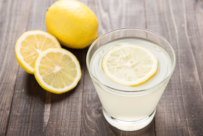 découvrez la boisson miracle citron, une recette savoureuse et revitalisante qui allie fraicheur et bienfaits santé. idéale pour rebooster votre énergie et améliorer votre digestion, cette boisson fait le bonheur des amateurs de citron. essayez-la maintenant et transformez votre hydratation !