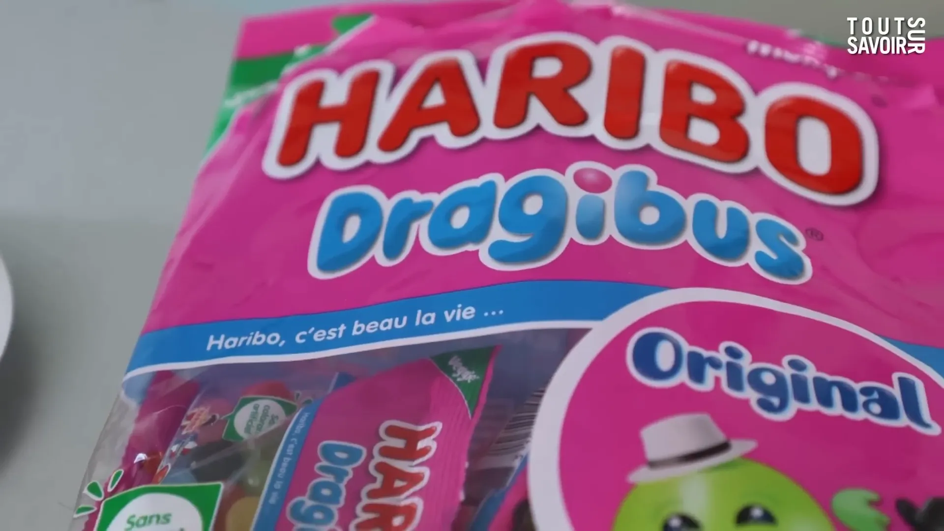 Un paquet de Dragibus colorés